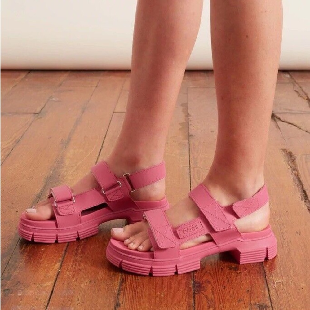 ✨ GANNI Wedge Recycled Rubber Sandal size 8 = 38 pink